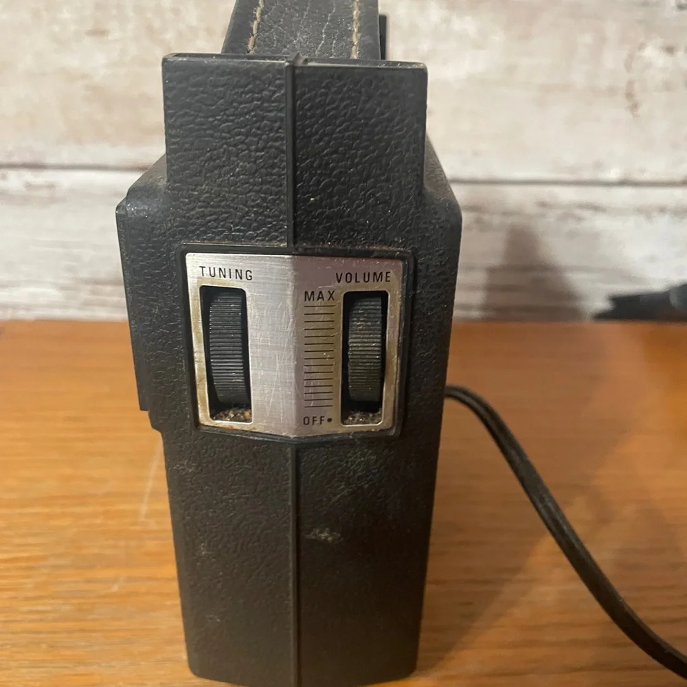 VINTAGE GE AM/FM RADIO - Picture 4 of 6